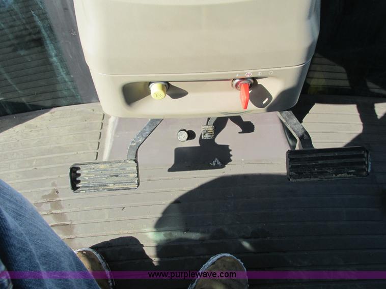 image for item G8882 2012 John Deere 9460R 4WD tractor