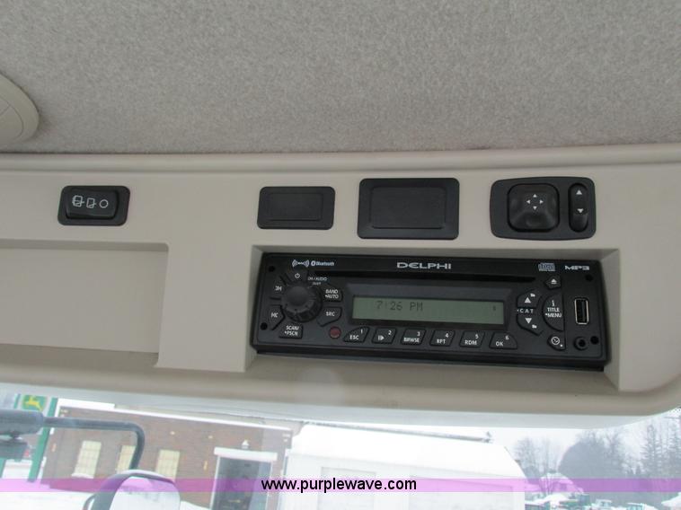 image for item G8886 2012 John Deere 8310R MFWD tractor