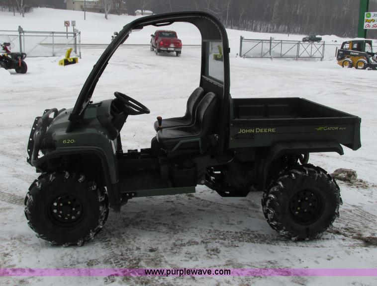 image for item G8889 2007 John Deere 620i utility vehicle