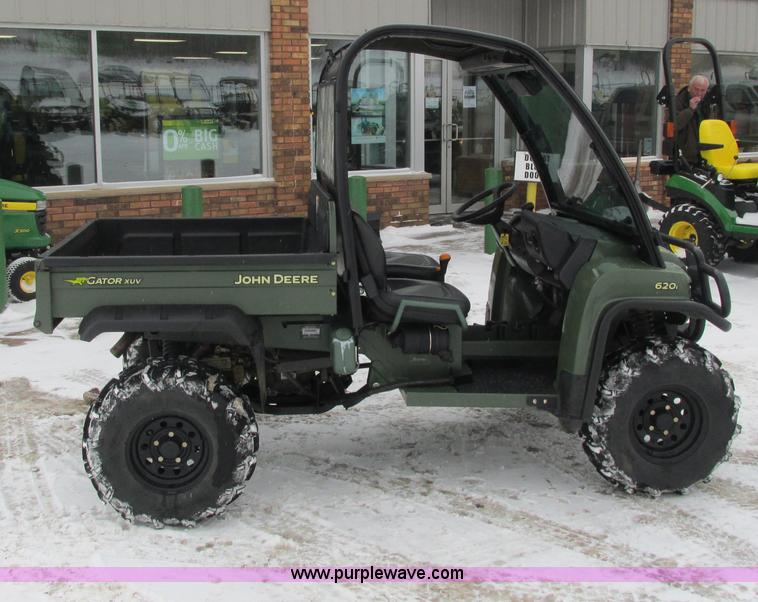 image for item G8889 2007 John Deere 620i utility vehicle