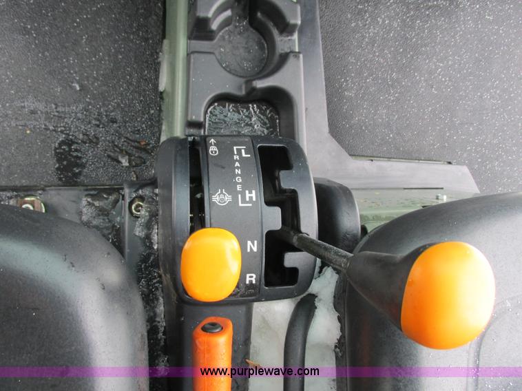 image for item G8889 2007 John Deere 620i utility vehicle