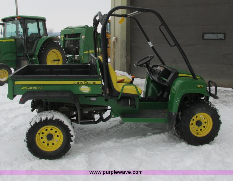 image for item G8890 2007 John Deere 620i Gator utility vehicle