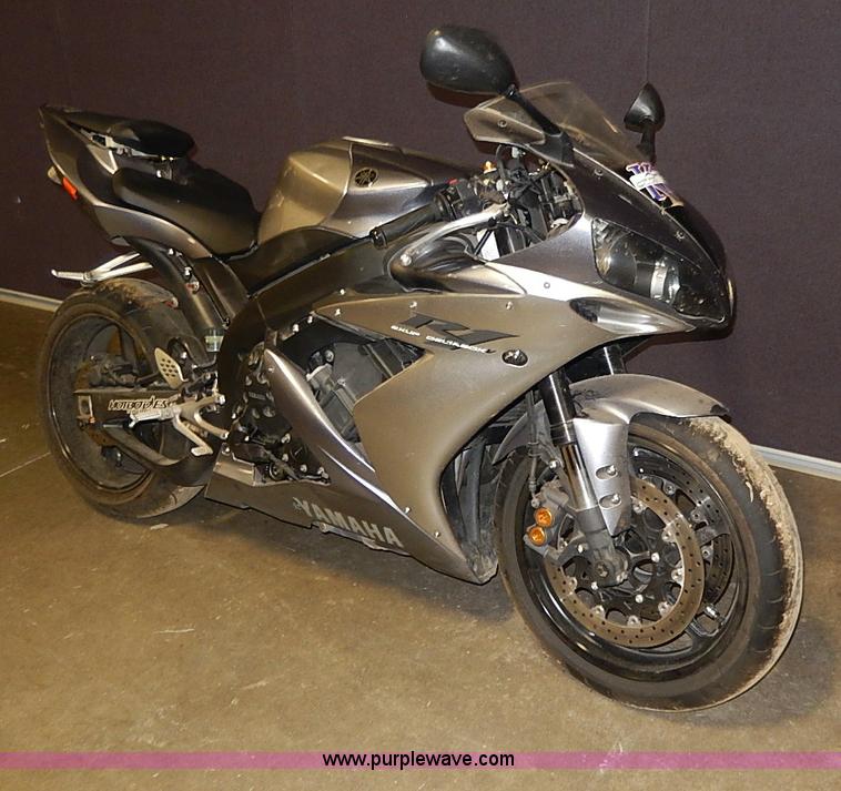 image for item AX9137 2004 Yamaha YZF-R1 motorcycle