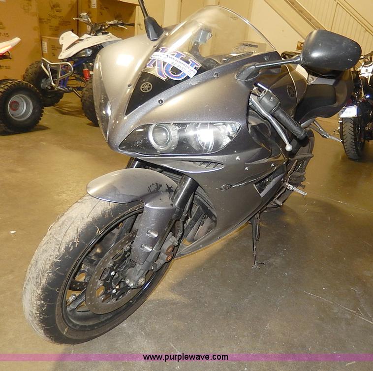 image for item AX9137 2004 Yamaha YZF-R1 motorcycle