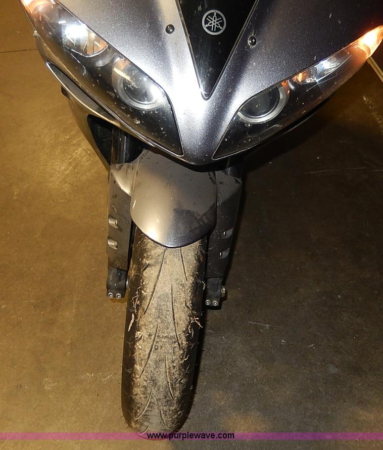 image for item AX9137 2004 Yamaha YZF-R1 motorcycle