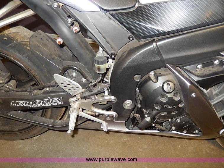 image for item AX9137 2004 Yamaha YZF-R1 motorcycle