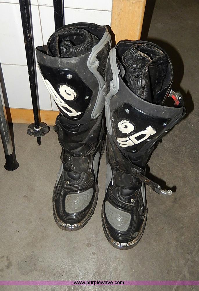 image for item AX9212 Assorted sporting goods