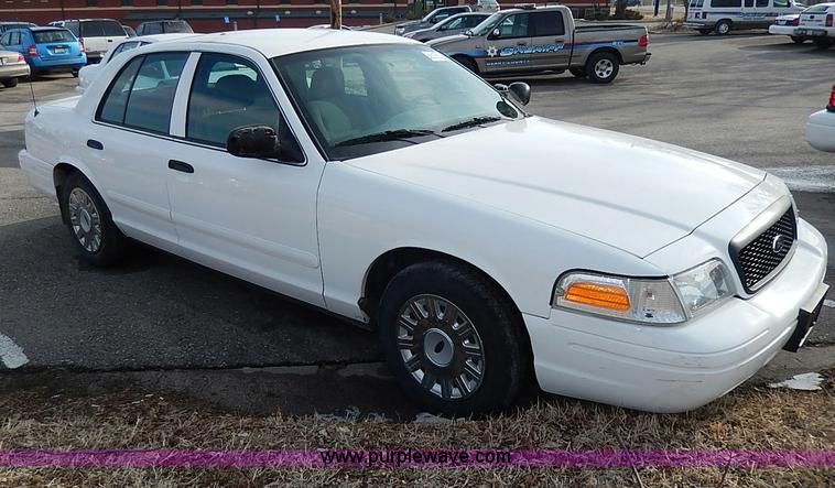 image for item I9320 2005 Ford Crown Victoria Police Interceptor