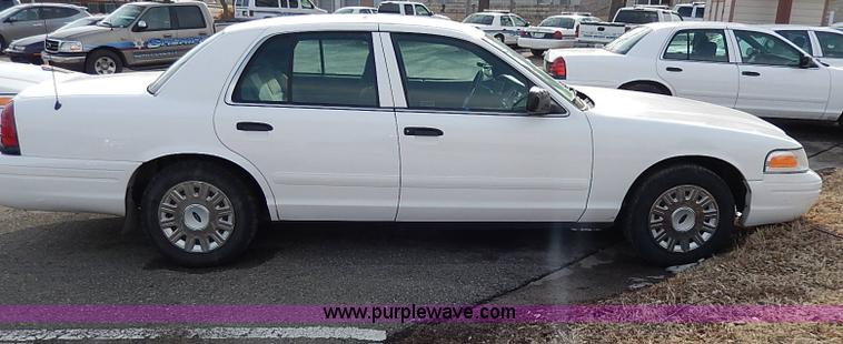 image for item I9320 2005 Ford Crown Victoria Police Interceptor