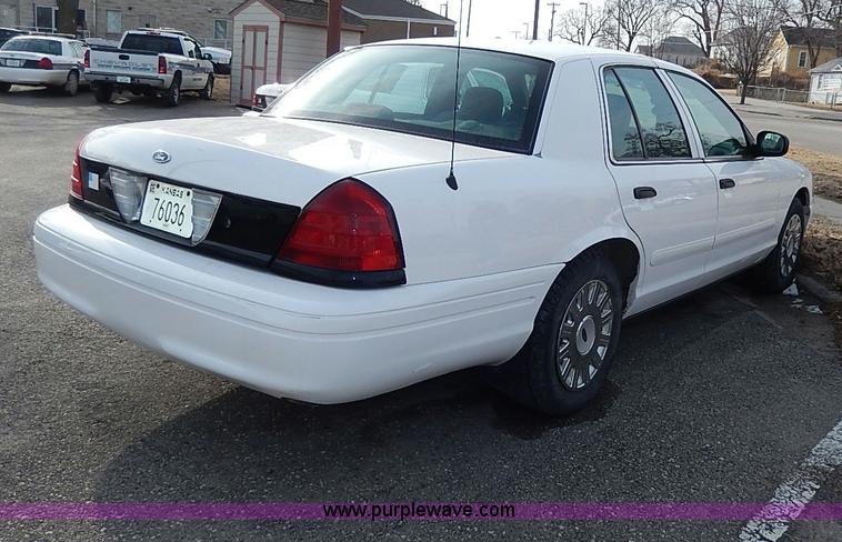 image for item I9320 2005 Ford Crown Victoria Police Interceptor