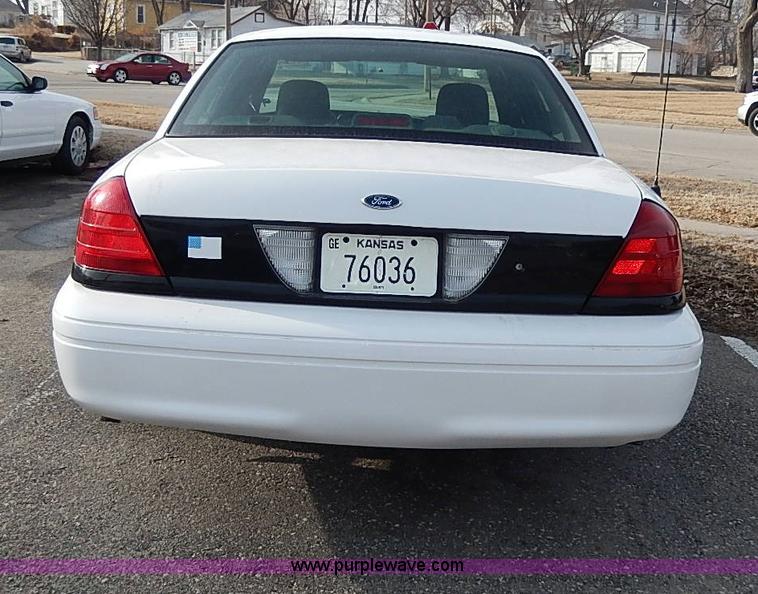 image for item I9320 2005 Ford Crown Victoria Police Interceptor