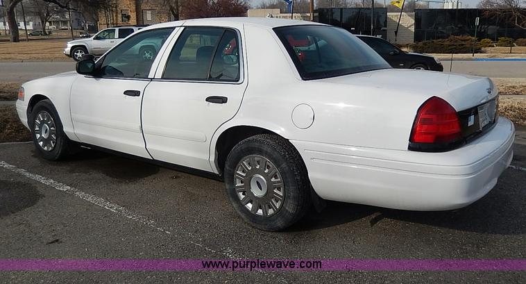 image for item I9320 2005 Ford Crown Victoria Police Interceptor
