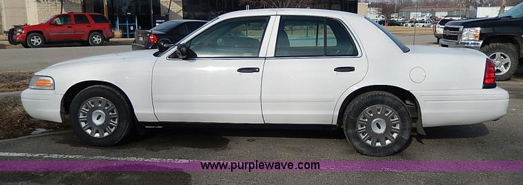 image for item I9320 2005 Ford Crown Victoria Police Interceptor