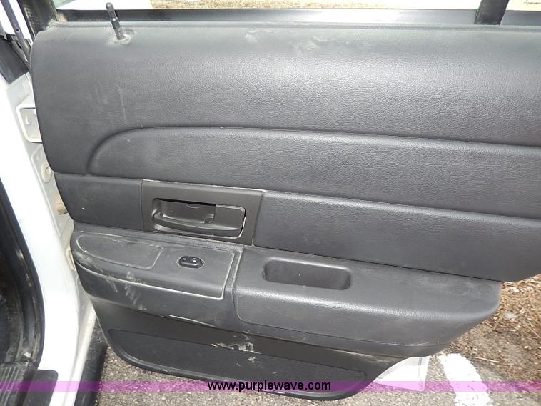 image for item I9320 2005 Ford Crown Victoria Police Interceptor