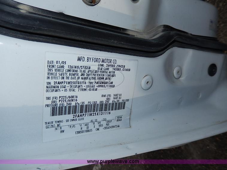 image for item I9320 2005 Ford Crown Victoria Police Interceptor