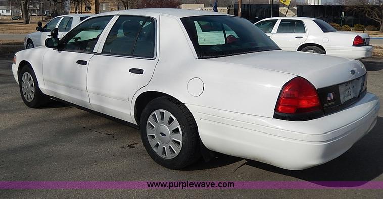image for item I9322 2006 Ford Crown Victoria Police Interceptor