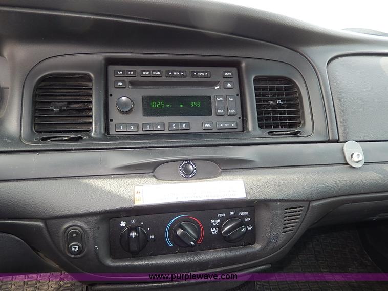 image for item I9322 2006 Ford Crown Victoria Police Interceptor