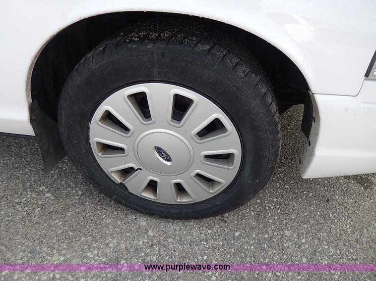 image for item I9322 2006 Ford Crown Victoria Police Interceptor