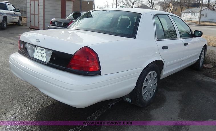 image for item I9323 2008 Ford Crown Victoria Police Interceptor