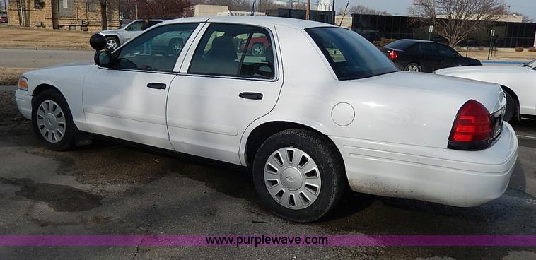 image for item I9323 2008 Ford Crown Victoria Police Interceptor