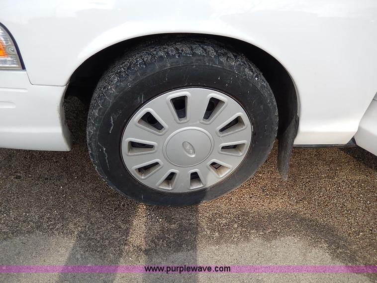 image for item I9323 2008 Ford Crown Victoria Police Interceptor