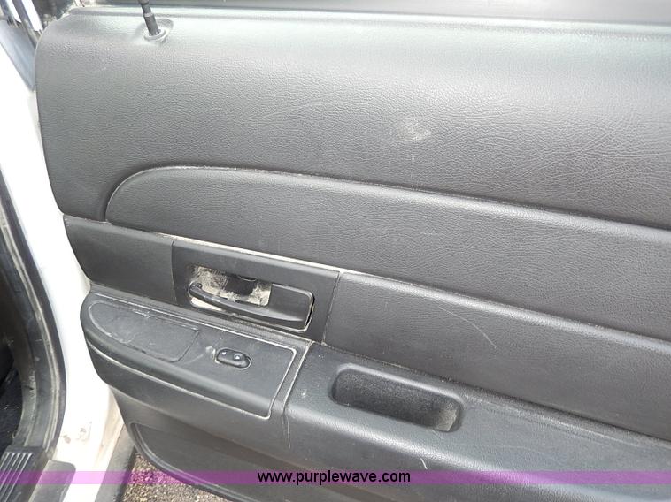 image for item I9323 2008 Ford Crown Victoria Police Interceptor