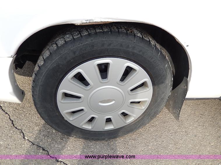 image for item I9324 2006 Ford Crown Victoria Police Interceptor