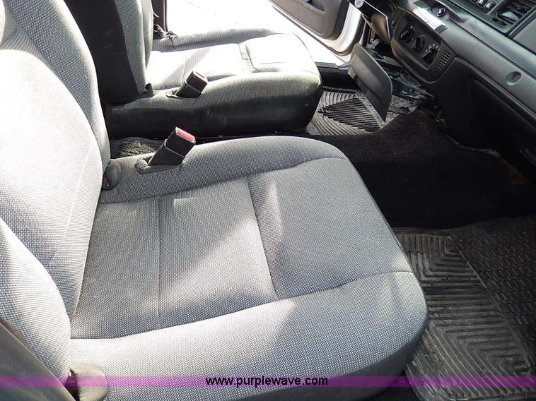 image for item I9324 2006 Ford Crown Victoria Police Interceptor