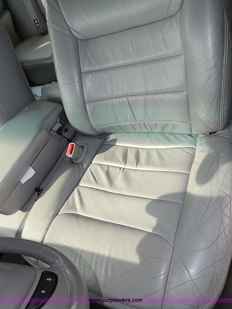 image for item I9326 1999 Lincoln Town Car Executive