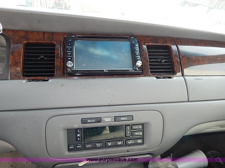 image for item I9326 1999 Lincoln Town Car Executive