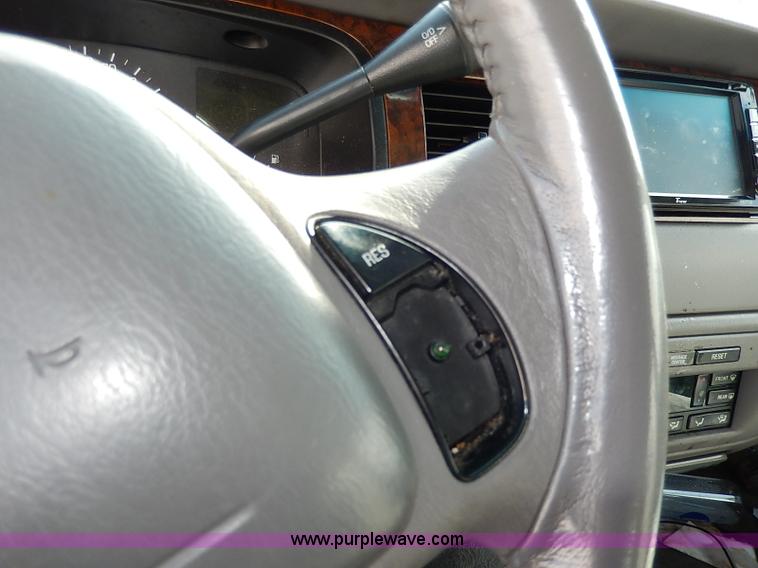 image for item I9326 1999 Lincoln Town Car Executive