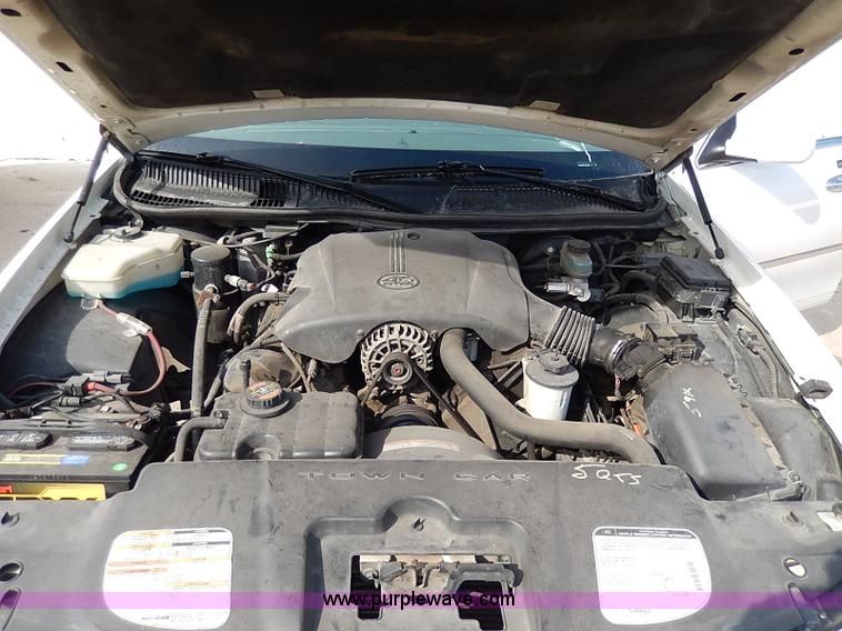 image for item I9326 1999 Lincoln Town Car Executive