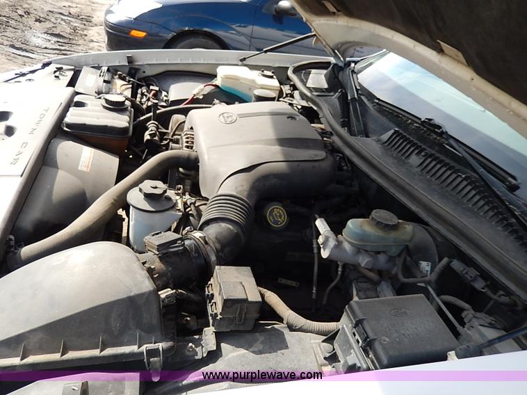 image for item I9326 1999 Lincoln Town Car Executive