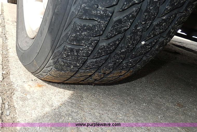 image for item I9326 1999 Lincoln Town Car Executive