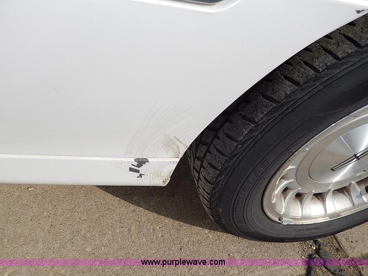 image for item I9326 1999 Lincoln Town Car Executive