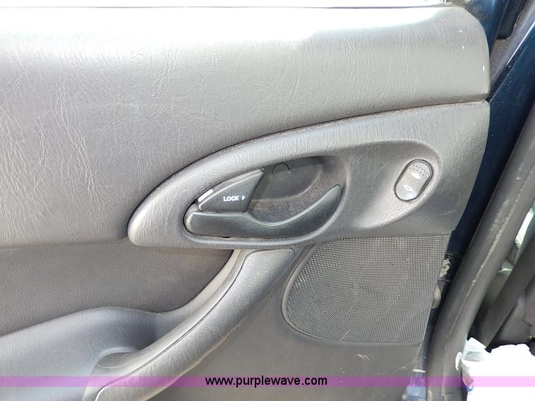image for item I9327 2002 Ford Focus SE
