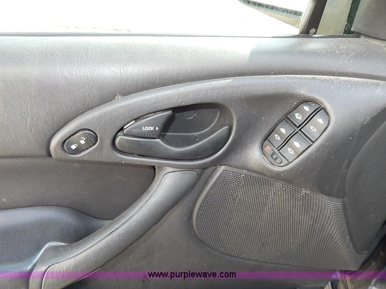 image for item I9327 2002 Ford Focus SE