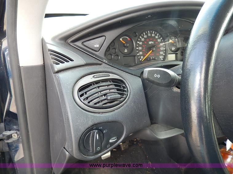 image for item I9327 2002 Ford Focus SE