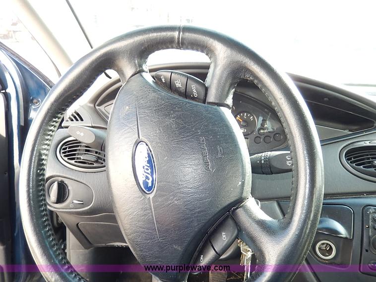 image for item I9327 2002 Ford Focus SE