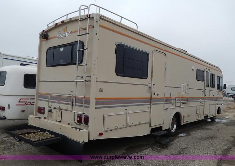 1989 Chevrolet Fleetwood P30 Bounder RV in Junction City, KS Item
