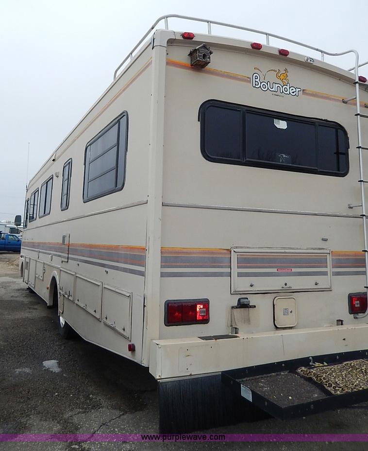 1989 Chevrolet Fleetwood P30 Bounder RV in Junction City, KS Item