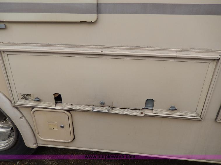 image for item I9328 1989 Chevrolet Fleetwood P30 Bounder RV