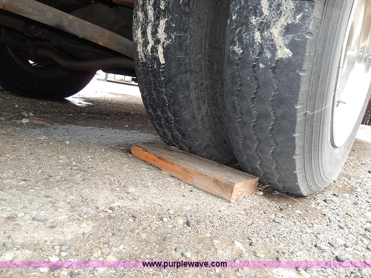 image for item I9328 1989 Chevrolet Fleetwood P30 Bounder RV