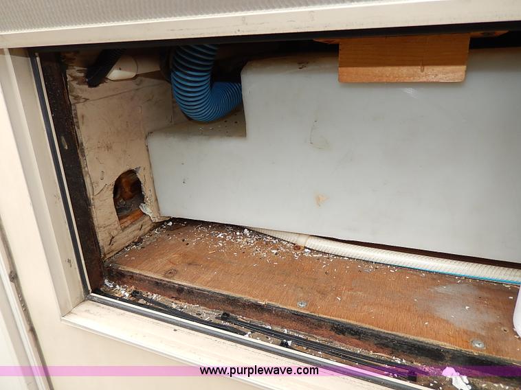 image for item I9328 1989 Chevrolet Fleetwood P30 Bounder RV