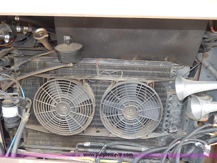 image for item I9328 1989 Chevrolet Fleetwood P30 Bounder RV