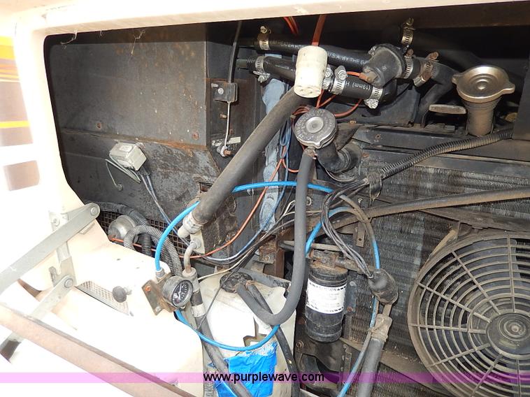 image for item I9328 1989 Chevrolet Fleetwood P30 Bounder RV