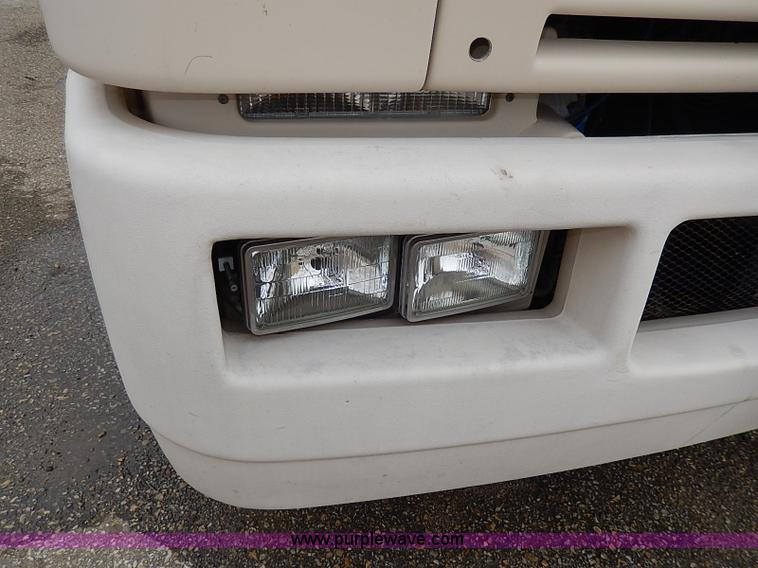 image for item I9328 1989 Chevrolet Fleetwood P30 Bounder RV