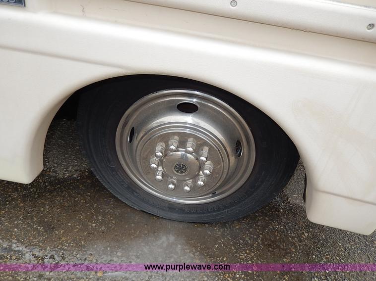 image for item I9328 1989 Chevrolet Fleetwood P30 Bounder RV