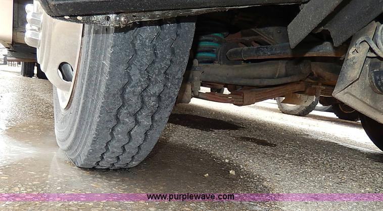 image for item I9328 1989 Chevrolet Fleetwood P30 Bounder RV