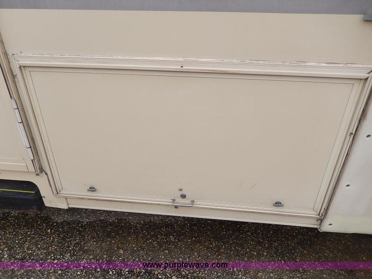 image for item I9328 1989 Chevrolet Fleetwood P30 Bounder RV